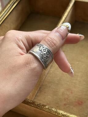 Vintage Silver tone rose detailed Spoon Ring